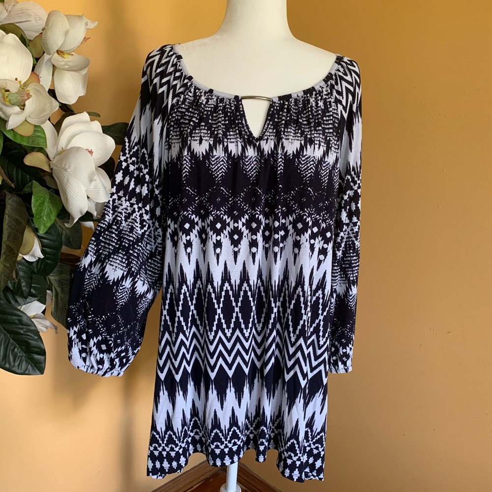 Black and White Patterned Women's Top